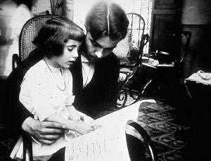 POETA. Federico García Lorca enseñó a leer música a su hermana Isabel antes de ser ejecutado el 19 de agosto de 1936. / SUR