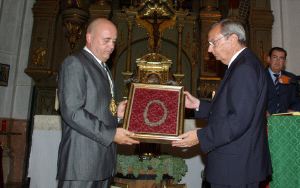 ENTREGA. Francisco Moreno y Carlos Guirado. / EDUARDO NIETO