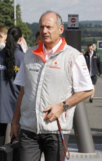 Ron Dennis no le habla a Alonso