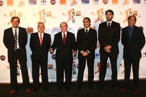REPRESENTACIÓN. J. Rodríguez, Paco Molina, Portela, Scariolo, Berni y Berdi Pérez. / ACBMEDIA