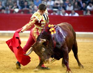 La corrida número mil de El Juli se quedó en una fiesta para El Fandi