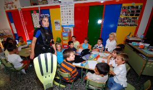 NEOPRENO. Los alumnos pudieron ver de cerca el traje. / E. G.