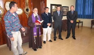 INAUGURACIÓN. El edificio fue bendecido en presencia del alcalde y los socios. / ANTONIO FUENTES
