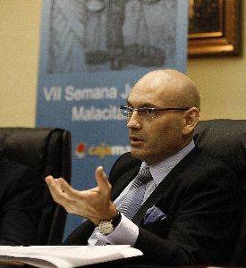 DEBATE. El juez compareció ante los periodistas. / SALVADOR SALAS