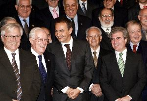 FIESTA. Rodríguez Zapatero, entre Víctor García de la Concha y César Antonio de Molina.