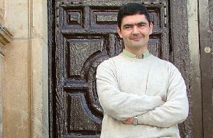 TU GENTE. José Emilio Cabra, vicario de Ronda: «Me hice sacerdote porque la Iglesia necesita un relevo»