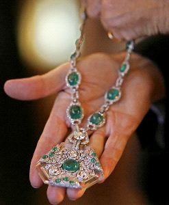 ART DECÓ. Collar vendido por 334.000 euros. / AFP