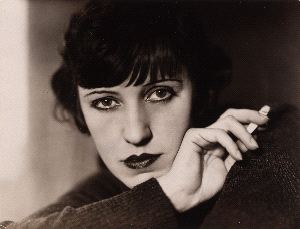 LOTTE JACOBI. 'Lotte Lenya', gelatina de bromuro de plata (1928), del Museo Folkwang. / SUR
