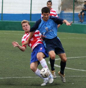 MIGUI. El centrocampista de la U. D. Melilla será baja por sanción el domingo en Granada. / SUR