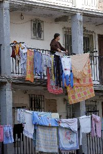 VECINOS. Los desalojados irán de alquiler. / ANTONIO SALAS. ARCHIVO