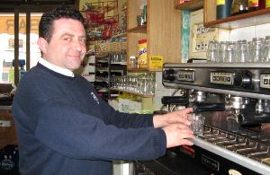 José Luis González, propietario del bar González: «Los jóvenes ya no quieren trabajar como camareros»