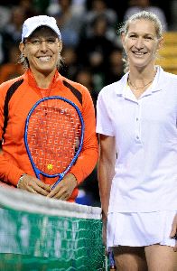 POSADO. Navratilova y Graf, antes del partido. / K. KASAHARA. AP