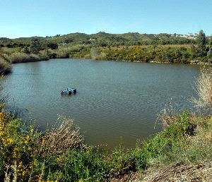 ENTRERRÍOS. La balsa está ubicada en la Finca El Gamonal, muy próxima al cauce del río Ojén.