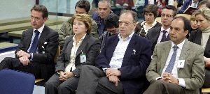 EN EL BANQUILLO. De izquierda a derecha, Antonio Camacho, Pilar Giménez, Jose María Ruiz de la Serna y Aníbal Sardon, durante la lectura de la sentencia. / REUTERS