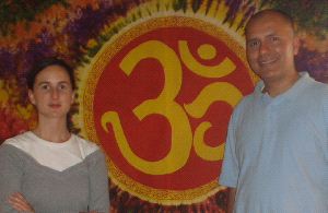 Silvia y Piyush Tulcidas, dueños del restaurante Chez-Spice: «A los españoles les gusta cada vez más la cocina hindú»