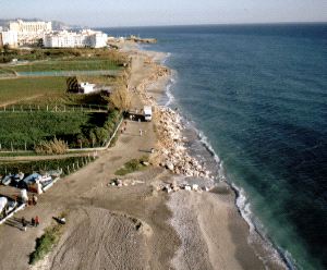 El Consistorio admite que ningún negocio en El Playazo dispone de licencia municipal