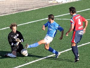 RIVALES. Un momento del Villanueva-San Fernando. / SUR