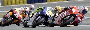 Lorenzo vuelve a impresionar y acaba en el podio, mientras Debón logra su primer triunfo