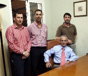 SUCESIÓN. Dos generaciones de una empresa señera en Algeciras.