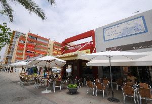 SENTENCIA. El edificio Ipanema se encuentra junto a la zona de ocio de El Copo. / E. GUZMÁN