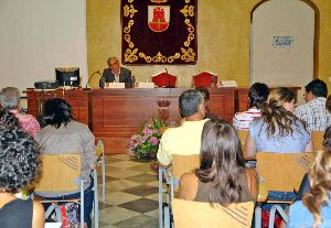 Gómez Torrego defiende la existencia de las academias de la lengua