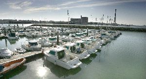 MUELLES. El Club Náutico El Cano, en Cádiz, decidió hace tiempo desestimar las listas de espera para evitar malentendidos. / Sur