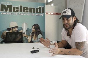 NOVEDAD. El cantante, en la presentación del disco. / EFE