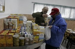 Los ciudadanos malagueños han entregado más alimentos esta pasada Navidad para la campaña de recaudación de El Kilo. / J. M. RODRÍGUEZ