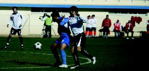 REFUERZO CON UN CENTRAL. La Unión Deportiva Los Barrios cierra los fichajes de invierno con la llegada de José Carlos Soria. / SUR