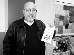 Roberto Díaz es uruguayo y llegó a Nerja hace diez años. / E. C.
