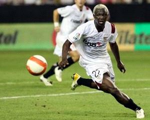 SEVILLA. Koné, en un partido con su actual club. / SUR