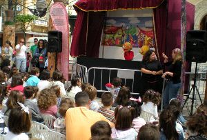 MARIONETAS.  Instante de la exitosa representación. / P. HERVA