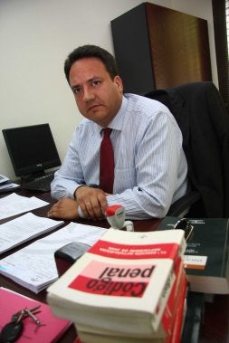 Yáñez lleva tres años al frente de estos casos. / J-L