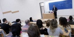 Ven en la asistencia a cursos de formación ocupacional una oportunidad para volver más preparados al mercado laboral. / SUR