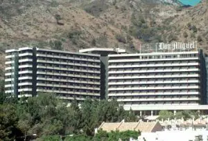 El hotel Don Miguel permanece cerrado desde octubre de 2004. / JOSELE LANZA