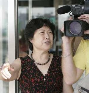 Una familiar de la mujer acusada de maltrato. / A. SALAS