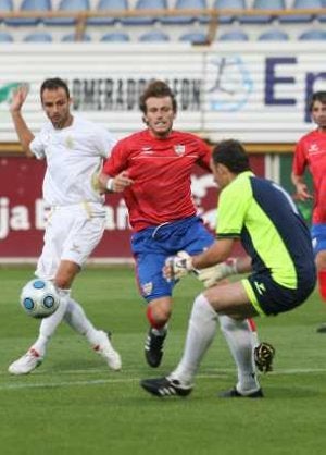 El Estepona cae eliminado tras ser goleado por un rival muy superior (4-0)