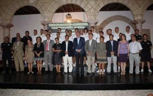 Jugadores, técnicos y autoridades, anoche en el patio de la Biblioteca Supramunicipal de San Zoilo. / A. FUENTES