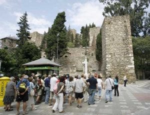 Algunas entidades organizan visitas a monumentos de la ciudad. / SALVADOR SALAS