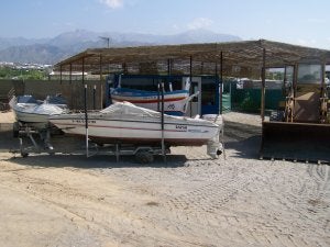 Clausuran y sancionan con 80.000 euros un chiringuito en la playa nerjeña de El Playazo
