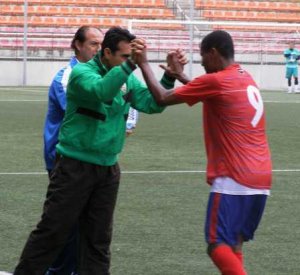 Catanha celebra con Procopio uno de sus goles. / J. M.