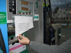 Los coches de policías y bomberos se quedan sin gasolina ante la falta de dinero