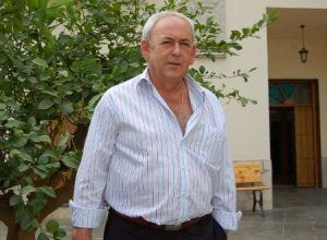 Juan Millán es alcalde del Ayuntamiento de La Viñuela por el PSOE. /EVA GUZMÁN