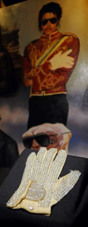 El guante lleva piedras de imitación. / EMMANUEL DUNAND. AFP