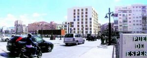 Recreación virtual del proyecto de hotel diseñado por Moneo para la zona de Hoyo de Esparteros en la que se aprecia que su altura iguala al edificio del otro lado de la calle. ::
SUR