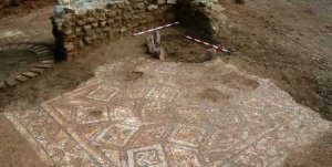 Se trata de recuperar trece mosaicos romanos del siglo I bien conservados . ::
E. G.