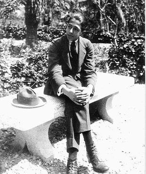 1921. Severo Ochoa, en el parque de Málaga. ::
ARCHIVO GAONA