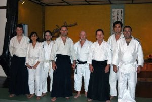 Miembros del Cai-Club y del club portugués junto a ChristianTissier (tercero por la derecha) y algunos de sus discípulos. ::
SUR