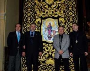 José Miguel Moreno borda el palio del Mayor Dolor