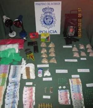 La policía intervino 52.000 euros en un registro de la operación. ::
SUR